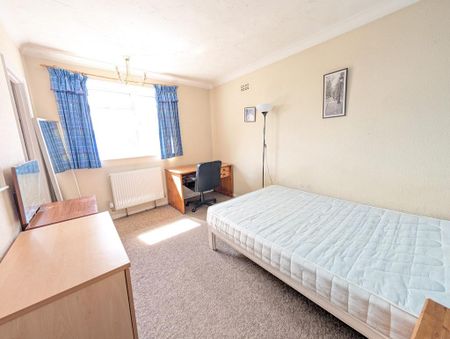 4 bedroom end of terrace house to rent - Photo 5
