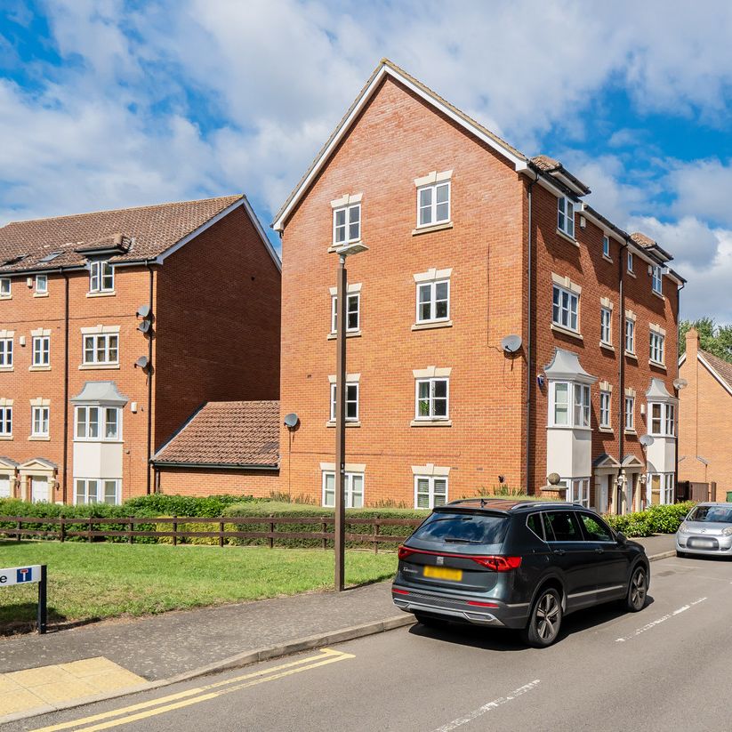 Woodall Close, Middleton, Milton Keynes, MK10 - Photo 1