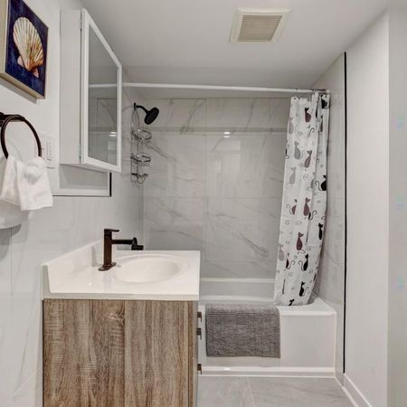 Laval – Bel et spacieux logement 4 1/2 fraichement rénové à louer - Photo 4