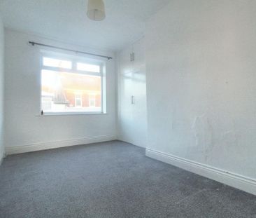 3 bedroom flat to rent - Photo 4