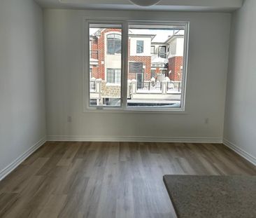 For Lease - 90 Pearen Lane, Barrie, Ontario - Photo 3