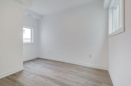 For Lease - 3039 Dundas Street Unit# 8, Toronto, Ontario - Photo 5