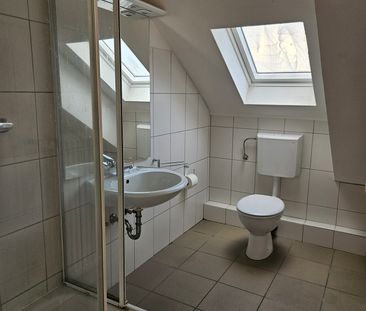 Moderne Dachgeschosswohnung in ruhiger Lage - Photo 4