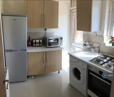 1 bedroom in a house share to rent - Photo 4