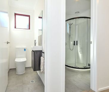 New Modern 2BR Townhouse in Manukau! - Photo 1