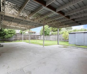 Gorgeous Home In The Heart Of Gladstone Park! - Photo 5