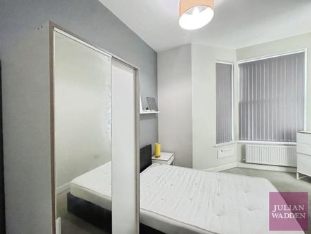 1 bedroom in a house share to rent - Photo 2