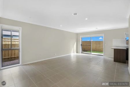 “Modern & Charming Home In Werribee” - Photo 3