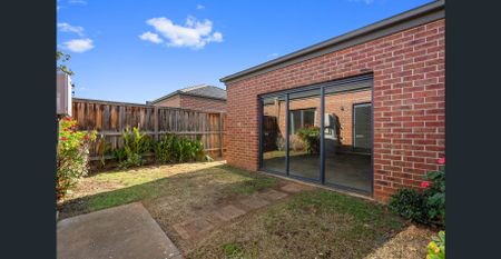 3 BEDROOM HOME, IN A GREAT LOCATION - Photo 2