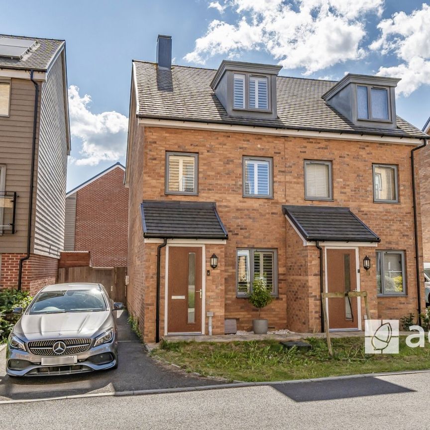 Semi-detached House to rent - Discovery Drive, Swanley, BR8 - Photo 1