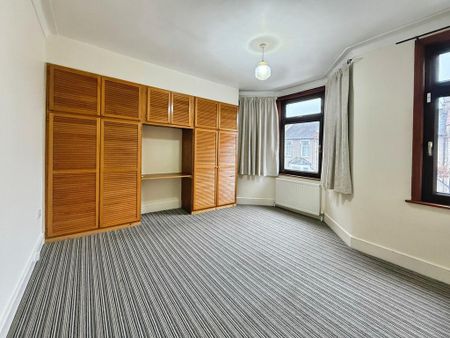 3 bedroom end of terrace house to rent - Photo 3