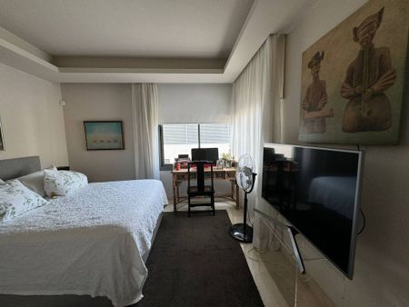 4 bedroom luxury Villa for rent in The Golden Mile, Marbella, Andalusia - Photo 5