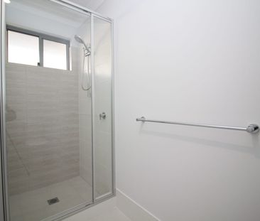 BRAND NEW 5 BEDROOM FAMILY HOME - Photo 5