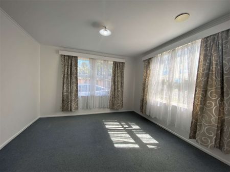 Two bedrooms unit, water included in rent!! - Photo 3