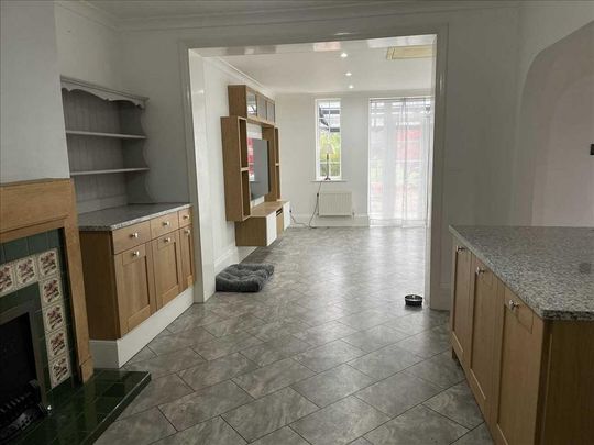 4 bedroom semi-detached house to rent - Photo 1