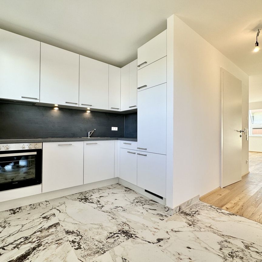 STUDIO-WOHNUNG mit Balkon! I Stellplatz in hauseigener Tiefgarage I hochwertige Einbauküche I Fußbodenheizung I bodenebenerdige Dusche I U1 ca. 13 min. mit Öffis I Billa Plus ca. 300m - Foto 1