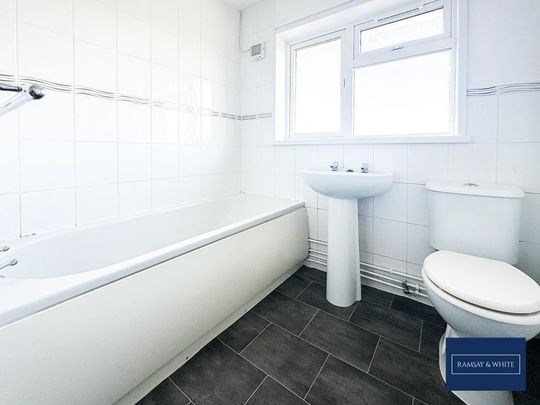 2 bedroom maisonette to rent - Photo 1