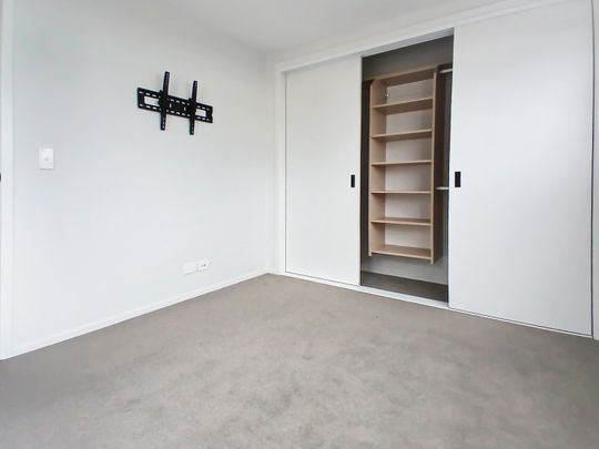 Modern family living. - Photo 1