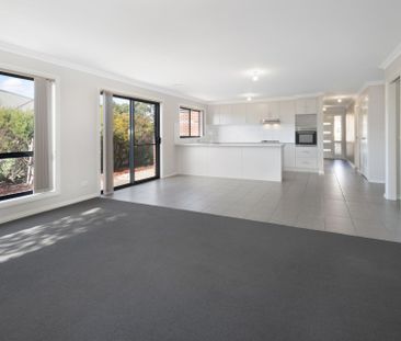 3 BEDROOM, 2 BATHROOM TOWNHOUSE IN SEBASTOPOL - Photo 5