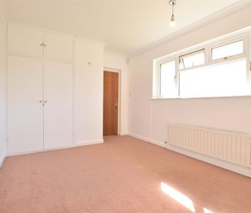 4 bedroom detached house to rent - Photo 2