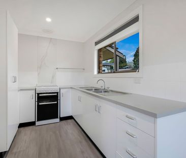 3 BEDROOM HOME CONVENIENTLY LOCATED - Photo 2