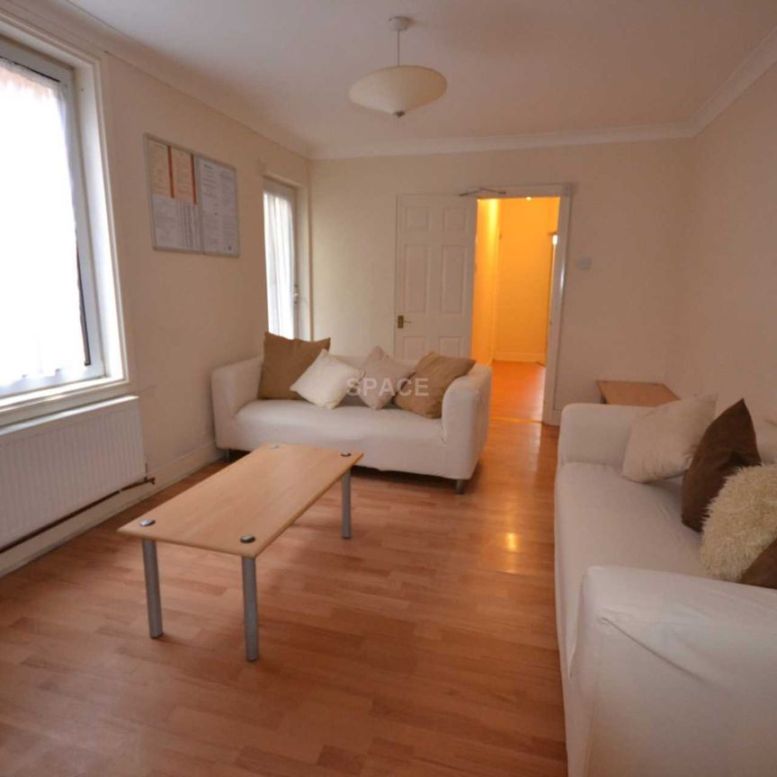 Basingstoke Road, Reading, Berkshire, RG2 0ET - Photo 1