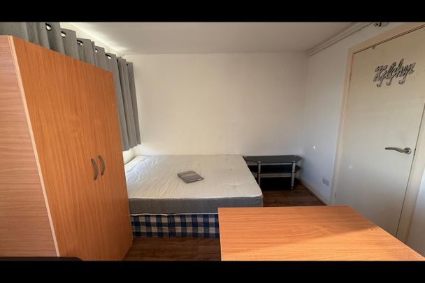 1 Bed Flat, Windmill Road, N18 - Photo 1