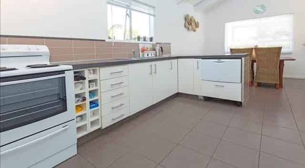 Great location in Stanmore Bay - Photo 1