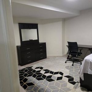 1 Bedroom basement apartment - Photo 2