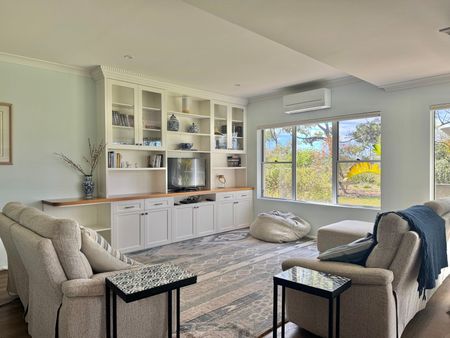 SPACIOUS BEACHSIDE APARTMENT - Photo 2