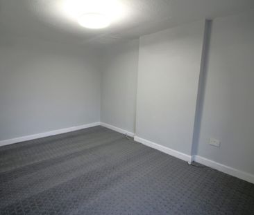 Semi-detached house to rent on - Photo 4