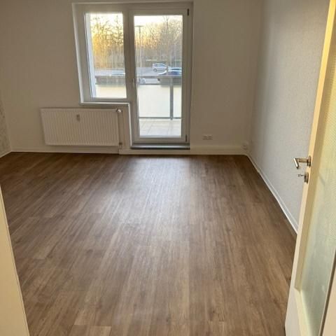 Zum Verlieben: 3-Raum-Wohnung in kompletter Sanierung mit Süd-Balkon - Foto 1