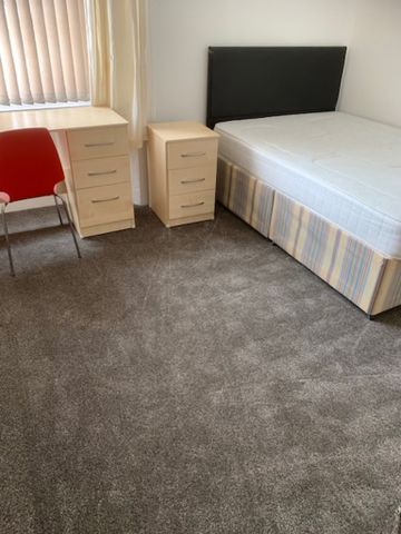 3 Bed Student Accommodation - Photo 4