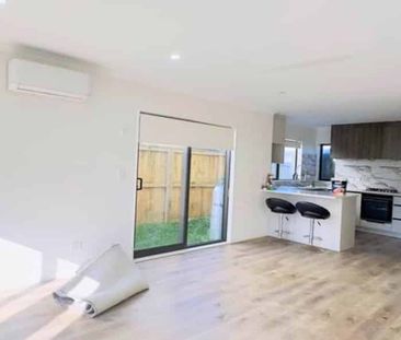 Absolutely stunning near new 4 bedroom 3 bathroom home available fo... - Photo 3