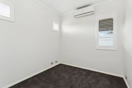 3x2 Townhouse in Victoria Park with Courtyard. - Photo 2