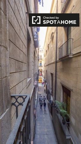 barcelona, Catalonia 08002 - Photo 4