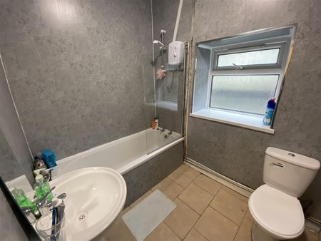 Room For Rent Cardiff Road, Pontypridd - Photo 3
