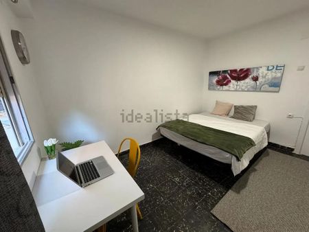 4 room luxury Apartment for rent in Valencia - Photo 4