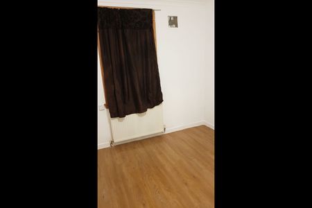 2 Bed Flat, Restalrig Square, EH7 - Photo 2