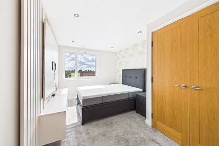 2 bedroom Flat in The Courtyard, Camberley - Photo 2