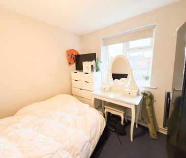 5 bedroom semi-detached house to rent - Photo 5