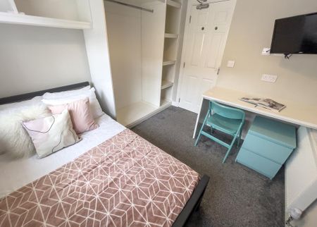 1 bedroom in a house share to rent - Photo 2