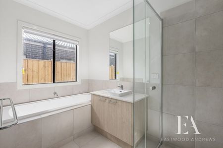 Near new Family Home. - Photo 5