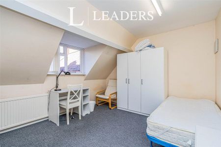 1 bedroom in a house share to rent - Photo 3