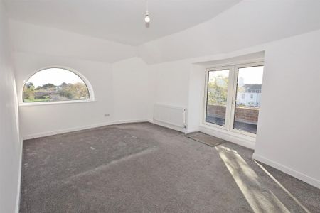 3 bedroom flat to rent - Photo 2