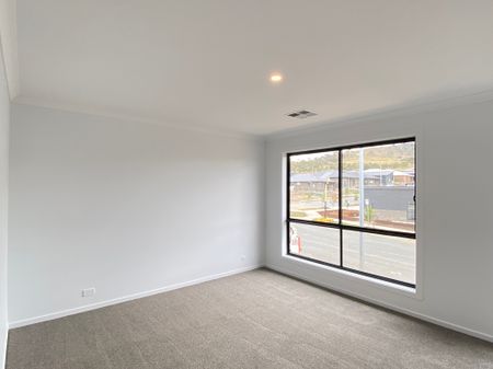 25 Saltbush Parade, Tralee NSW 2620 - Townhouse For Rent | Domain - Photo 4