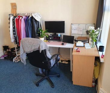 4 bedroom terraced house to rent - Photo 6