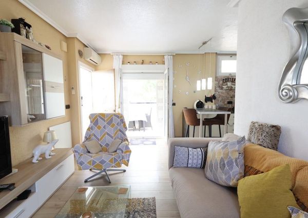 Bungalow con solarium privado en Playa Flamenca. Temporada baja.