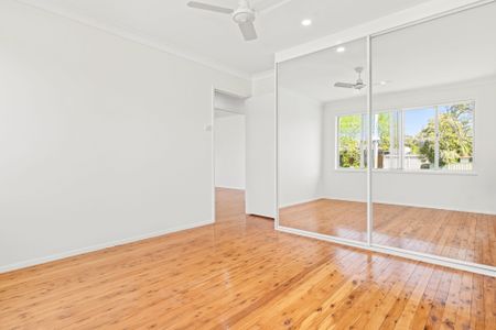 Bright & Spacious Family Home in Prime Colyton Location! - Photo 4
