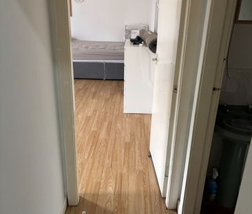 Studio Flat, Moss Lane East, M14 - Photo 4